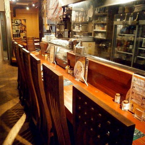 梅田から阪急で約20分。住宅街で知られる池田ですが、意外や意外。名店揃いの地域でもあるのです。特徴的なのは使い勝手抜群のお店が多いこと！家に帰る前にサクッとひとり飲みしたり、友達が集まって宴会したりす&hellip;